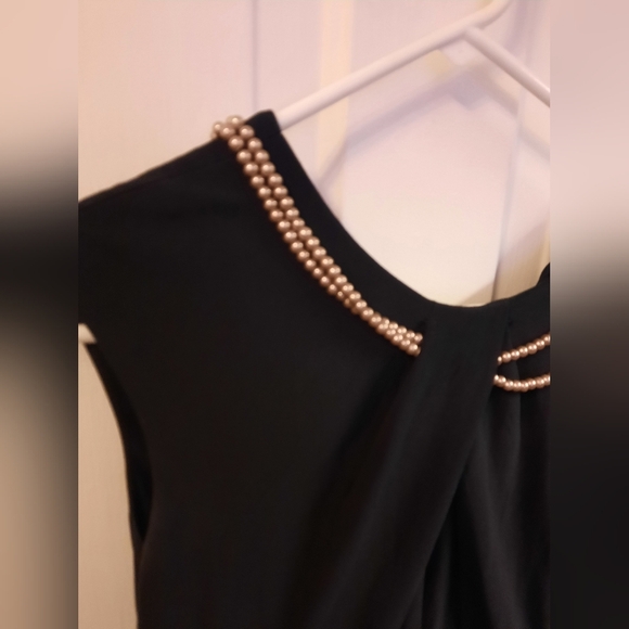 Black Fit and Flare Sleeveless Midi Dress for An Elegant Event - Picture 3 of 12